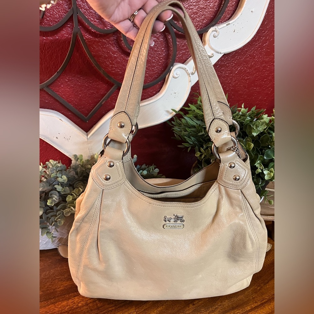 Coach - Cream Leather Tri-Sectional Purse with Straps